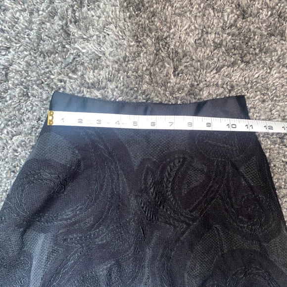 H&M Black High Waisted A-Line Floral Textured Skirt - Picture 5 of 7
